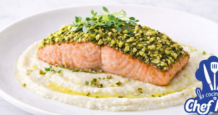 Salmón en Costra de Pistache con Puré de Coliflor